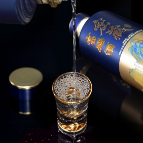 53度蓝瓶富硒酒